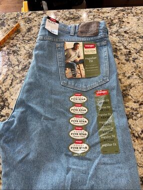 Wrangler Men’s Light Blue Relaxed Fit Jeans